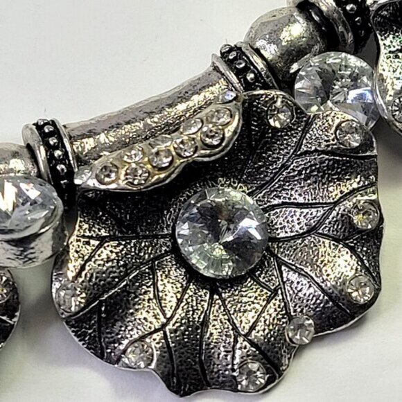 Antique Style Flower Sculpture Choker Bib Necklace STATEMENT BIB Necklace - Picture 5 of 13